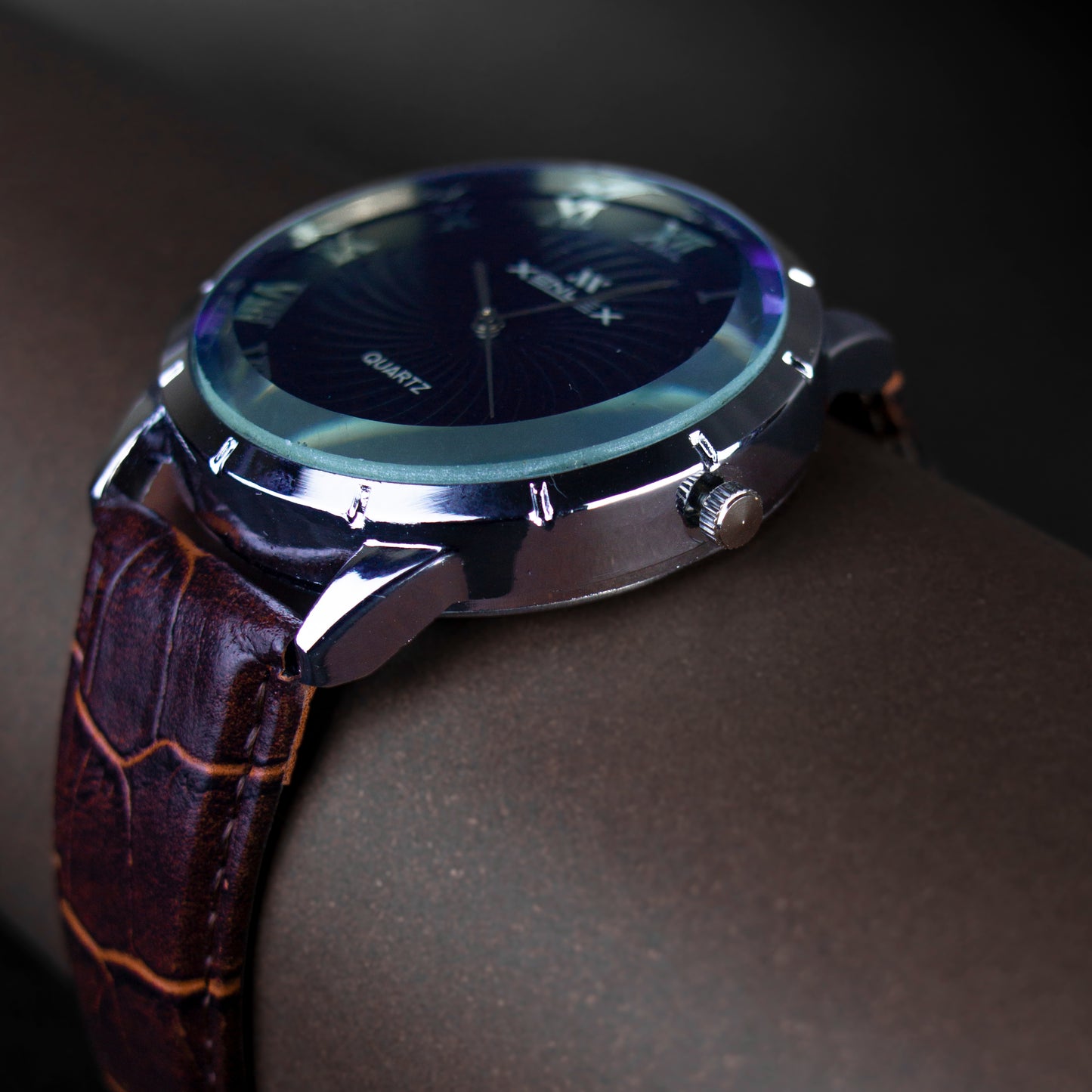 XENLEX Waterproof Luxury Quartz Watch for Men with Scratch-Resistant Glass and Leather Straps in Wooden Box